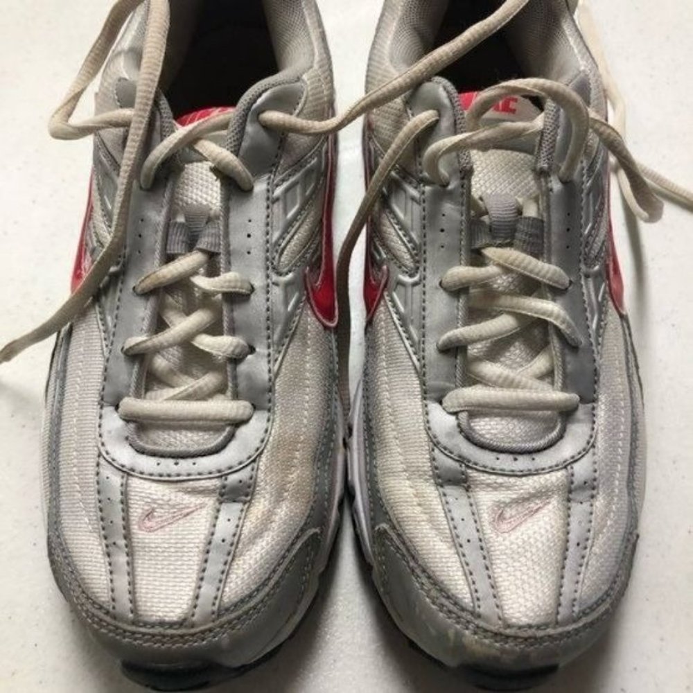 Nike Size 8 Women’s Athletic Shoes